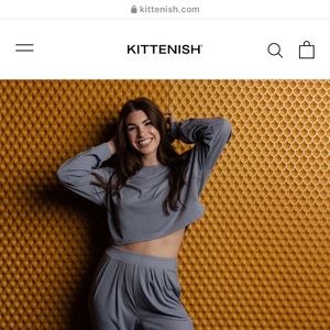 Kittenish grey long sleeve crop top